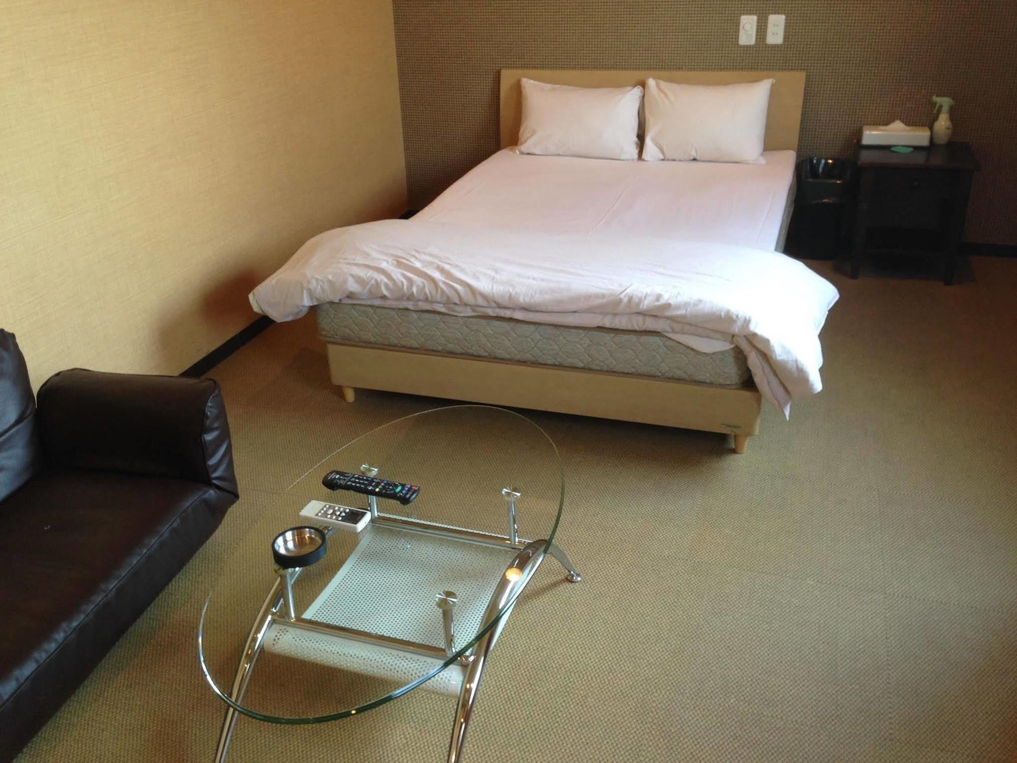 Uehonmachi Plaza Hotel (Adults Only) Осака Экстерьер фото